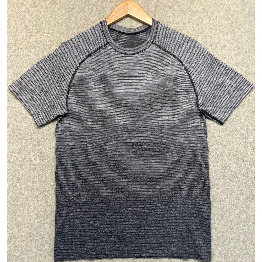 Lululemon Mens Metal Vent Tech Striped T-Shirt Ombre Gray Black Short Sleeve S